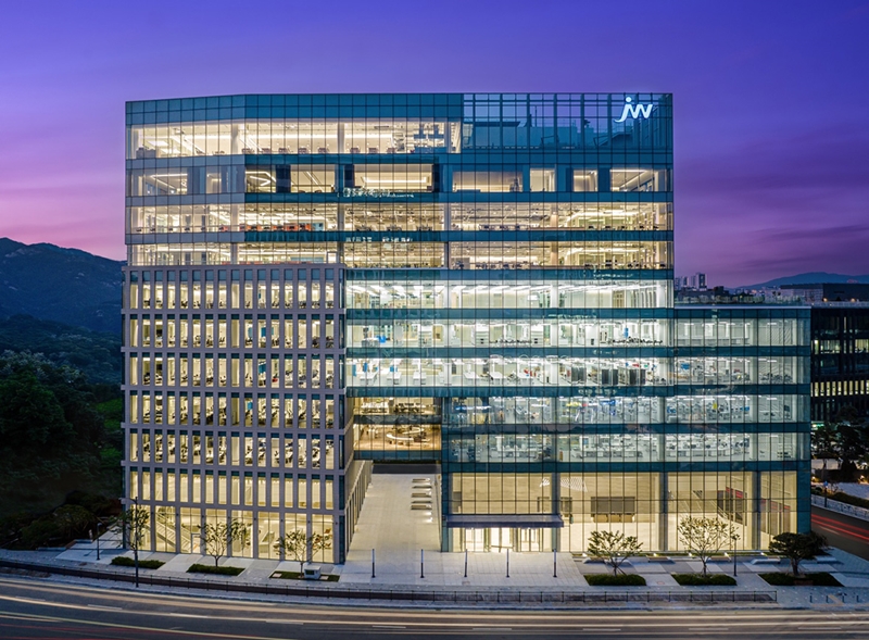 JW중외제약은 올 하반기 통풍 치료제 신약 에파미뉴라드의 글로벌 임상3상 결과를 발표할 것으로 알려져 업계의 이목이 집중된다. / JW중외제약