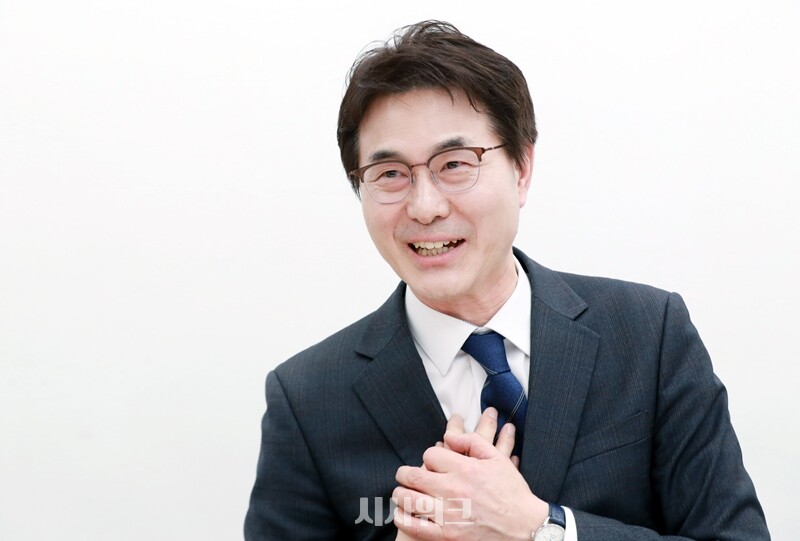 서 전 행정관읜 정치인의 가장 중요한 덕목으로 ‘책임 정치’를 꼽았다. 아울러 시민에게 감동을 주는 시장이 되고 싶다는 포부도 밝혔다. / 김현수 기자