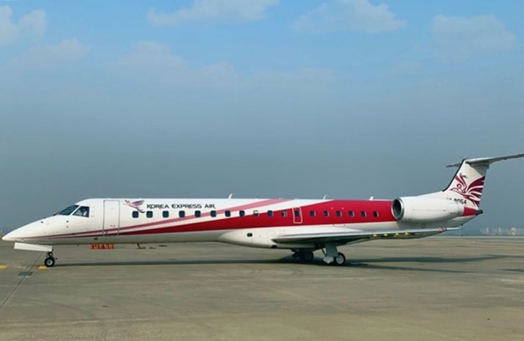 코리아익스프레스에어는 2019년 12월 28일 비행을 끝으로 운항을 하지 못하고 있다. 사진은 코리아익스프레스에어 엠브레어 ERJ-145. / 코리아익스프레스에어