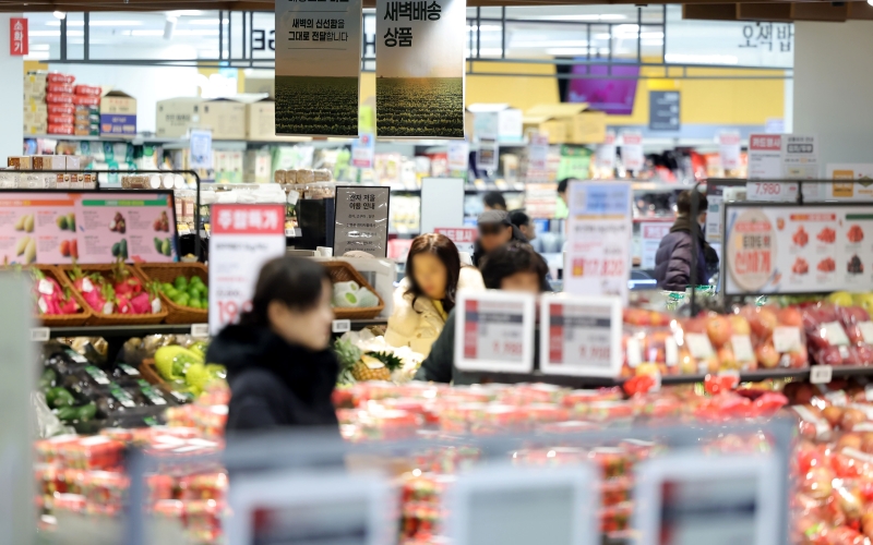 당정이 대형마트의 ‘새벽 배송’ 허용을 골자로 한 유통발전산업발전법 개정을 추진한다. / 뉴시스