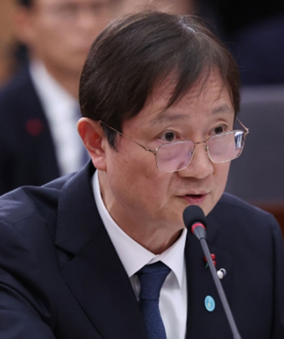 이찬진 금융감독원장은 이번 사태를 심각하게 보고 있다고 밝혔으며 엄중 조치 의지를 천명했다. / 뉴시스