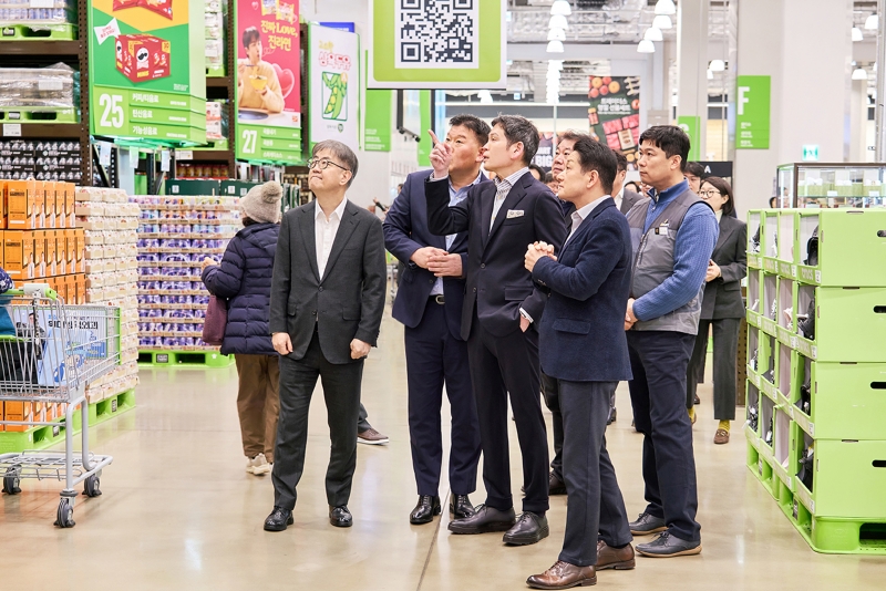 정용진 신세계그룹 회장이 9일 트레이더스 인천 구월점을 찾았다. 1월 스타필드마켓 죽전점, 스타필드 빌리지 운정 방문에 이어 올해 3번째 현장경영이다. / 신세계그룹