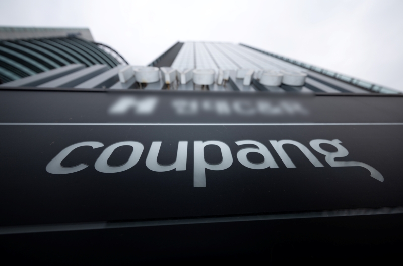 쿠팡 전 직원이 유출한 개인정보가 정부가 당초 추정한 3,300만 여건을 넘어서는 것으로 드러났다. 전화번호, 주소 등 정보도 1억만회 넘게 조회됐다. / 뉴시스