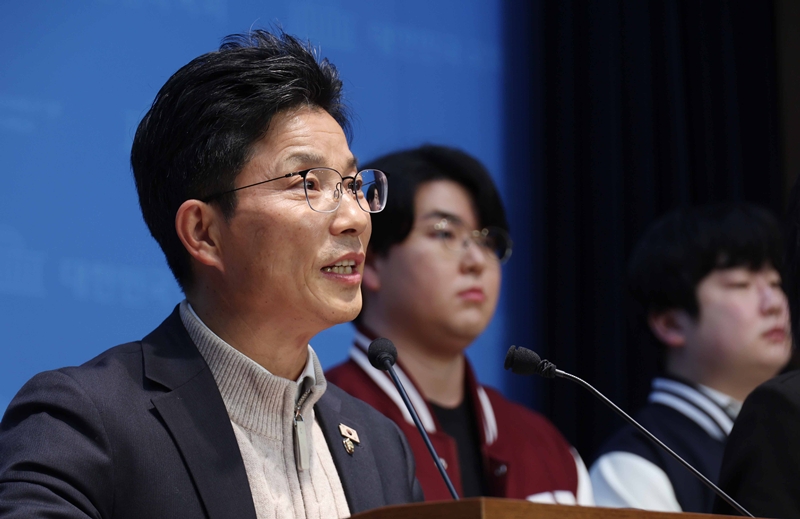 정을호 더불어민주당 의원이 지난 1월 20일 오후 서울 여의도 국회 소통관에서 열린 2026학년도 등록금 인상 계획 중단 및 재검토 요구 한국대학총학생회공동포럼 기자회견에서 발언을 하고 있다. / 뉴시스