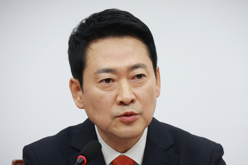 장동혁 국민의힘 대표가 12일 국회에서 열린 최고위원회의에서 발언하고 있다. / 뉴시스