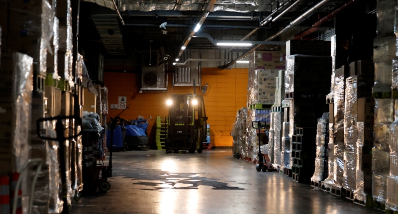 롯데마트는 지난 2022년 영국의 유통·기술 기업 오카도와 파트너십을 맺고 CFC 건립을 추진하고 있다. / 뉴시스