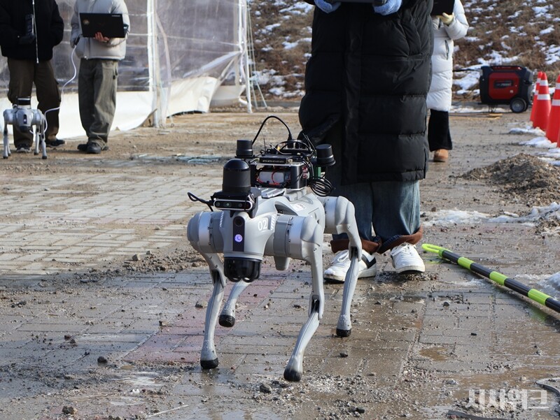 지난 5일 기자가 방문한 ‘제21회 한국로봇종합학술대회(KRoC 2026)’에서는 ‘로봇경주대회(Robot Competition)’ 등 다양한 행사가 개최됐다. 이번 학회는 약 2,000여명의 국내외 주요 로봇전문가와 산업계 관계자들이 참석, 국내 로봇산업의 미래 전반을 들여다볼 수 있는 기회였다./ 사진=박설민 기자