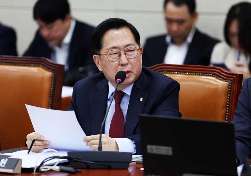 유용원 국민의힘 의원이 12일 더불어민주당이 추진 중인 재판소원 도입과 대법관 증원, ‘법왜곡죄’ 신설을 ‘3대 사법악법’으로 규정하며 비판했다. / 뉴시스