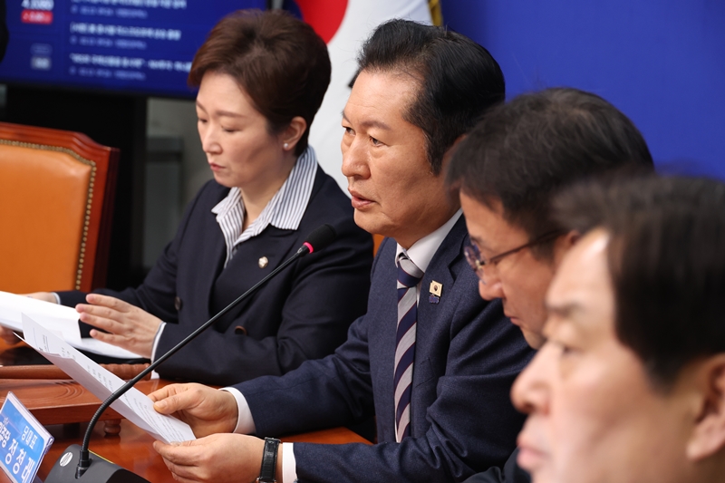 정청래 더불어민주당 대표가 13일 국회에서 열린 최고위원회의에서 발언을 하고 있다. / 뉴시스