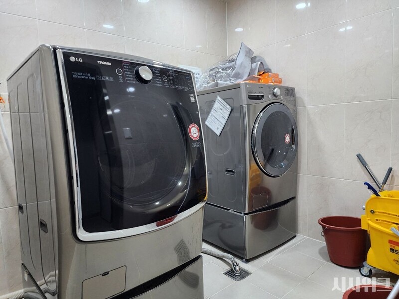 남극세종과학기지 내 세탁실에 설치된 LG전자의 세탁기 제품들./ 사진=남극특별취재팀