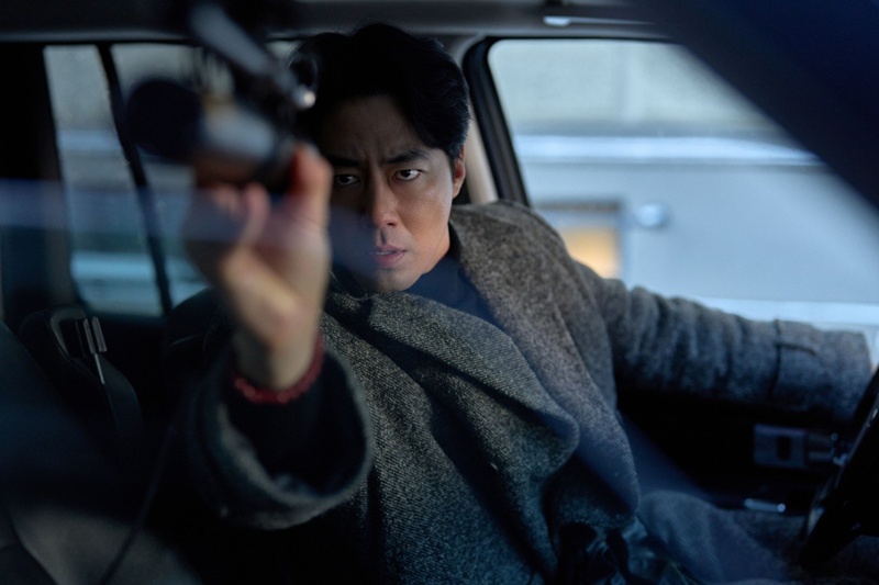 흠잡을 데 없는 액션 연기를 보여준 조인성. / NEW