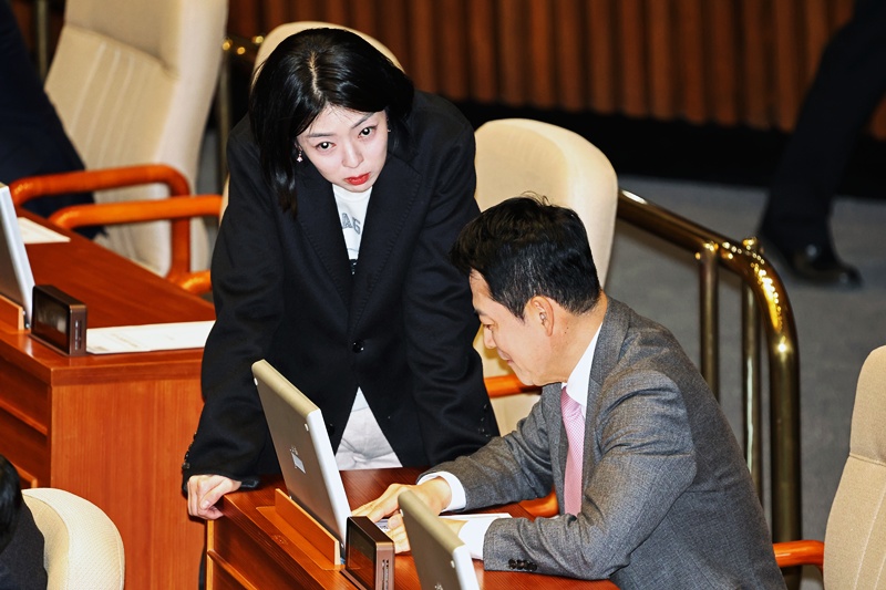 국민의힘 중앙윤리위원회가 13일 미성년자 사진 SNS 게시 논란과 관련해 배현진 의원에게 당원권 정지 1년의 징계를 의결했다. / 뉴시스