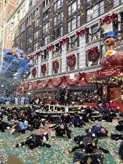 윤채은은 미국 최대 규모의 축제 중 하나인 메이시스 추수감사절 퍼레이드 무대에서 ‘케이팝 데몬 헌터스’ 오리지널 아티스트들과 함께 퍼포먼스를 선보여 박수 갈채를 받았다.  