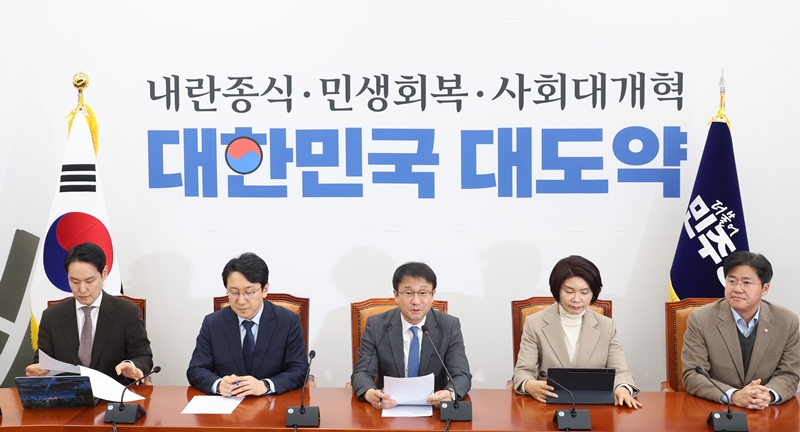 한병도 더불어민주당 원내대표가 24일 오전 국회에서 열린 원내대책회의에서 발언을 하고 있다. / 뉴시스