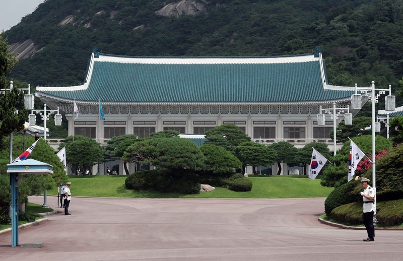 청와대가 민정수석실 산하에 국민안전비서관을 신설한다. 범죄예방과 공공안전정책을 총괄하는 컨트롤타워로서의 역할할 예정이다. / 뉴시스 