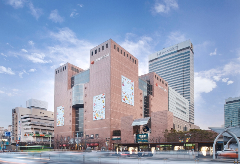 신세계백화점·면세점이 한국관광공사와의 MOU(업무 협약 양해각서)를 올해도 이어간다고 25일 밝혔다. / 신세계백화점