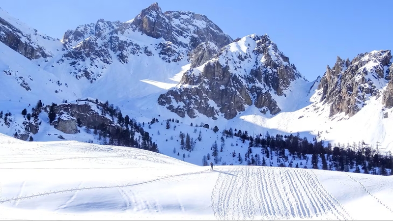 취리히 공대 연구팀은 유럽 알프스, 북아시아 지역, 코카서스, 아열대 안데스 산맥 등 지역에선 향후 20년 이내 빙하의 50%가 사라질 것으로 예측했다. 작고 빠르게 반응하는 빙하 지역으로 남극과 북극보다 훨씬 기후변화의 영향을 쉽게 받는다는 것이다./ international olympic committee