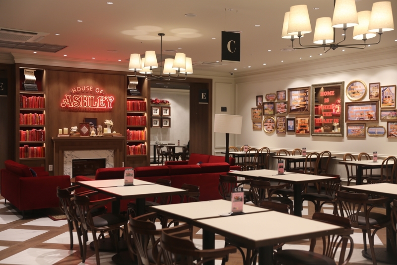 애슐리퀸즈가 신규 매장 성수낙낙점을 오픈했다. 이는 지난해 성수에서 운영한 ‘하우스오브애슐리’ 팝업을 확장한 매장이다. / 이랜드이츠