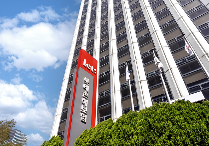 롯데손해보험이 지난해 실적 회복에도 깊은 한숨을 내쉬고 있다. 경영개선계획 불승인 이후 적기시정조치와 관련한 불확실성이 지속되고 있기 때문이다. / 롯데손해보험