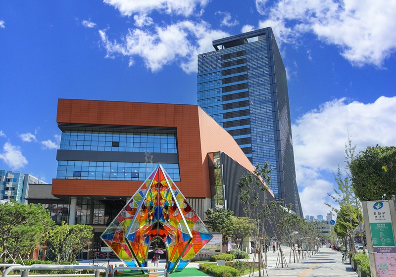 한국사회보장정보원이 3일부터 13일까지 고객상담센터 운영시간을 오전 8시부터 오후 7시까지로 연장해 운영한다. 사진은 한국사회보장정보원 전경. / 한국사회보장정보원