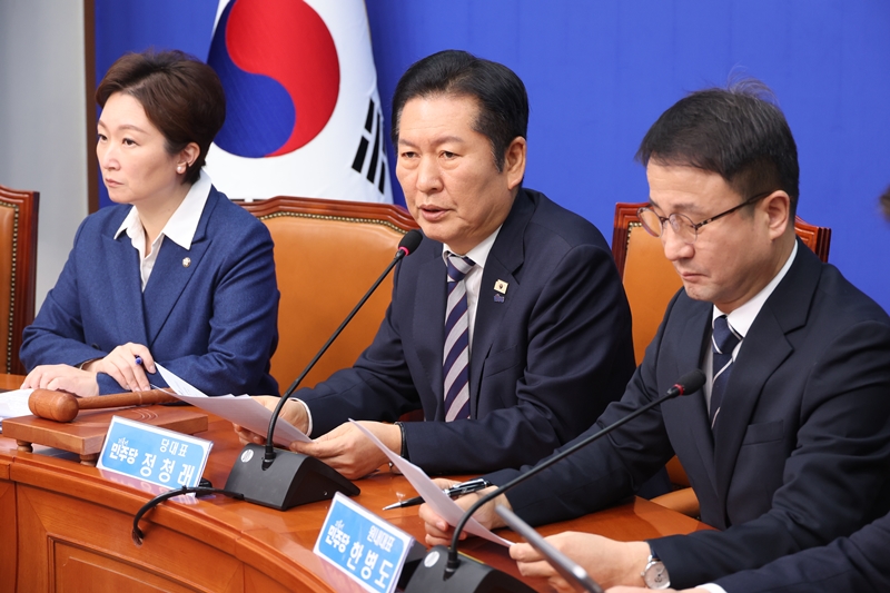 정청래 더불어민주당 대표가 4일 국회에서 열린 최고위원회의에서 발언을 하고 있다. / 뉴시스