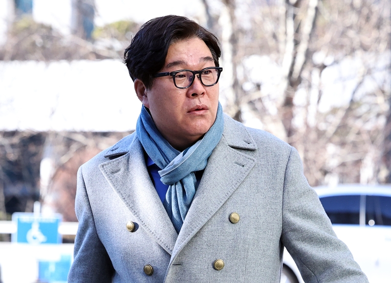 김성태 전 쌍방울 회장이 지난 1월 8일 서울 서초구 서울고검 인권침해점검 태스크포스(TF)에 피의자 신분으로 출석하고 있다. / 뉴시스