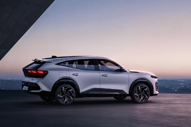 르노코리아 글로벌 플래그십 신차 필랑트는 경쟁 모델 대비 저렴한 가격에 출시돼 소비자들의 관심이 뜨겁다. 사진은 르노코리아 필랑트. / 르노코리아