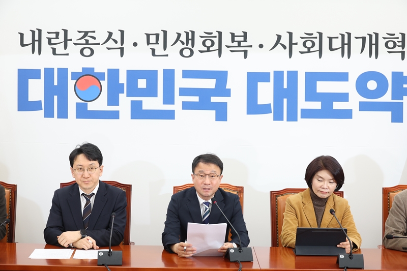 한병도 더불어민주당 원내대표가 5일 오전 국회에서 열린 원내대책회의에서 발언을 하고 있다. / 뉴시스