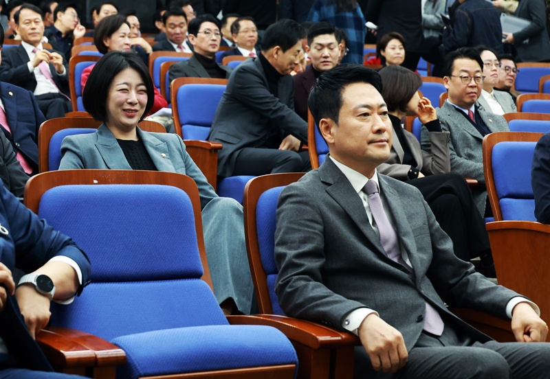 법원이 국민의힘 윤리위원회가 결정한 배현진 의원의 ‘당원권 정지 1년’ 징계 효력을 정지하면서 배 의원은 당원 자격과 서울시당위원장 직무를 다시 수행할 수 있게 됐다. 본안 소송 판결이 나오기 전까지 징계 효력은 멈춘 상태다. / 뉴시스