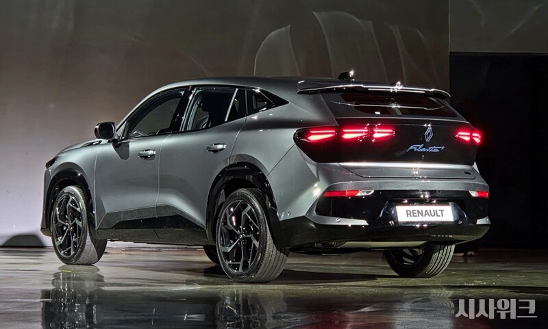 르노 필랑트의 뒷모습은 색의 대비를 통해 더욱 입체적으로 구성했다. / 제갈민 기자
