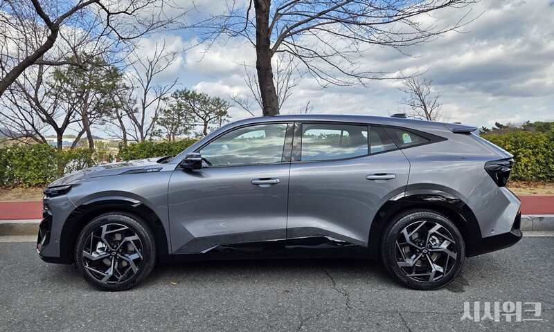 르노 필랑트의 루프라인은 앞에서 뒤로 갈수록 낮아진다. / 경주=제갈민 기자