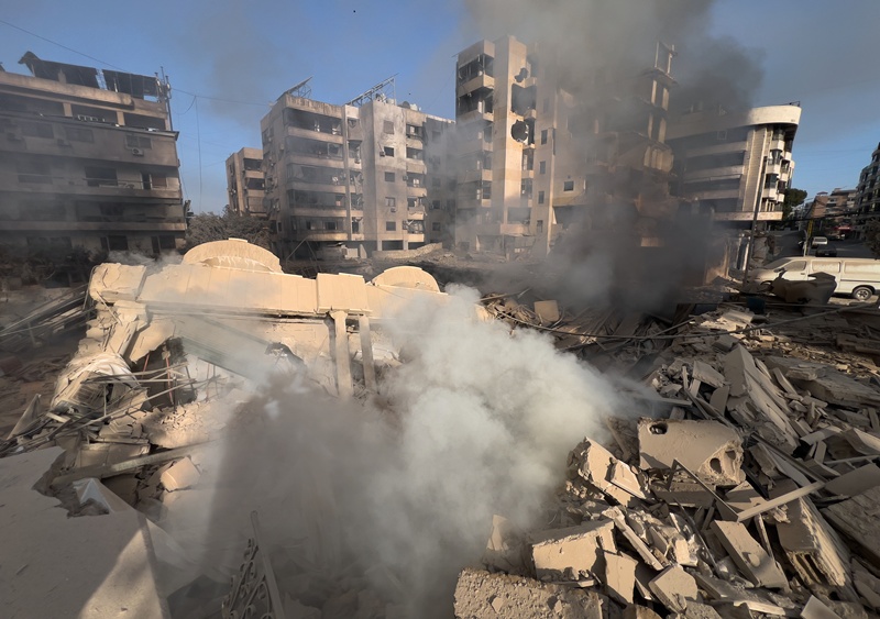 지난 3일(현지시간) 레바논 베이루트 남부 다히예에서 이스라엘 공습으로 파괴된 도심의 모습./ AP 뉴시스