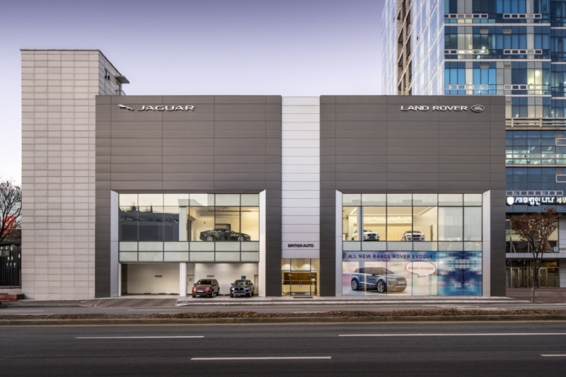  도이치오토모빌그룹 자회사 브리티시오토가 랜드로버 딜러권을 반납했다. 사진은 재규어랜드로버 안양 평촌 전시장 및 서비스센터. / JLR코리아