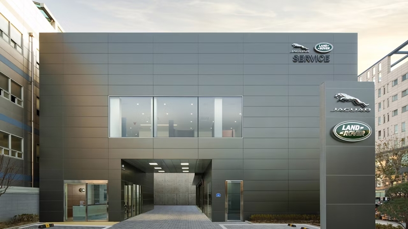 JLR코리아와 도이치오토모빌그룹은 협의 하에 브리티시오토의 랜드로버 딜러 계약을 종료한 것으로 알려졌다. 사진은 재규어랜드로버 동대문 서비스센터로, 현재는 영업을 종료한 상황이다. / JLR코리아