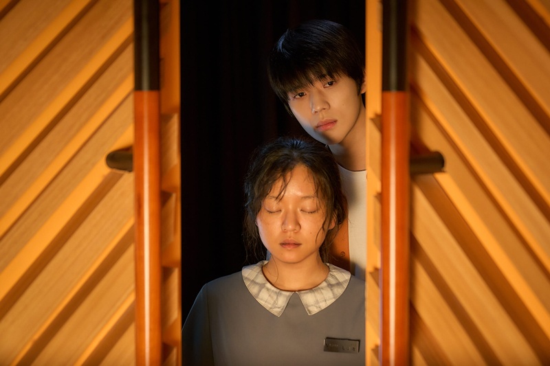 고아성(왼쪽)이 캐릭터 구축 과정을 떠올렸다. / 넷플릭스