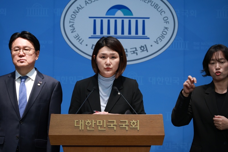 손솔 진보당 의원은 9일 ‘모자보건법 일부개정법률안’을 대표발의했다고 밝혔다. 사진은 12일 국회에서 열린  '대미투자특별법 졸속 추진 반대' 기자회견에서 발언하는 손 의원의 모습. / 손솔 의원실