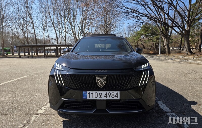 신형 푸조 5008의 주행 성능은 무난하고 부드럽다. / 사진=제갈민 기자