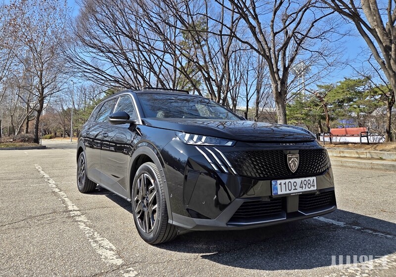 신형 푸조 5008 모델은 한층 강렬한 디자인이 매력적이다. / 사진=제갈민 기자