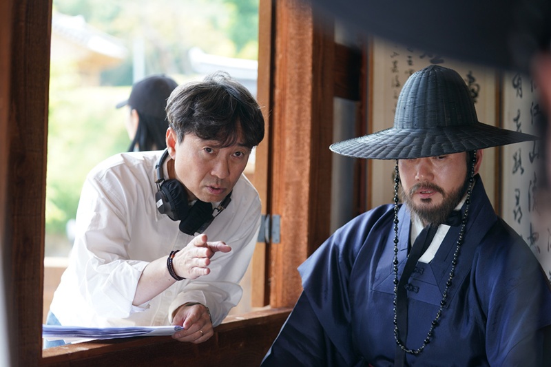 첫 천만 영화를 보유하게 된 장항준 감독(왼쪽)과 유지태. / 쇼박스