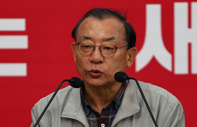 이정현 국민의힘 공천관리위원장이 지난 12일 서울 여의도 중앙당사에서 "경북지사 후보 선출 위해 2단계 압축경선을 도입한다"고 밝히고 있다. / 뉴시스