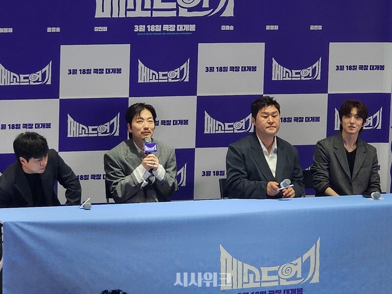 ‘메소드연기’로 의기투합한 (왼쪽부터) 이기혁 감독과 배우 이동휘·윤경호·강찬희. / 시사위크DB