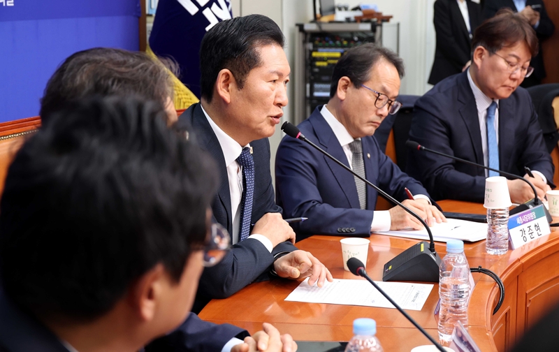 정청래 더불어민주당 대표가 16일 오전 국회에서 열린 시·도당위원장협의회 회의에서 발언을 하고 있다. / 뉴시스