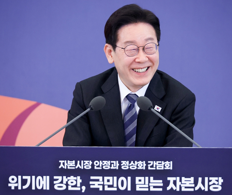 이재명 대통령이 18일 청와대에서 열린 자본시장 안정과 정상화 간담회에서 발언하고 있다. (청와대통신사진기자단) / 뉴시스