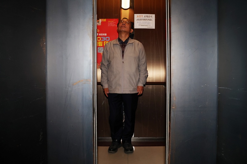 이정현 위원장이 세대교체와 인적 쇄신을 내세운 ‘혁신 공천’을 강조하고 있다. 그러나 공천 기준과 절차를 둘러싼 논란이 이어지면서, 혁신의 취지와 달리 당내 갈등이 확산되는 모습이다. / 뉴시스