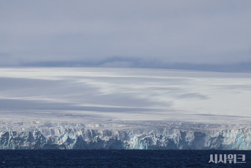 세상의 끝 ‘남극(Antarctica)’은 거대한 대륙일 뿐만 아니라 인간의 활동이 거의 없어 독특한 생태계와 자원들을 품고 있는 ‘자연의 보물창고’이기도 하다. 때문에 이에 대한 영유권 주장은 과거부터 지속돼 왔다./ 사진=남극특별취재팀