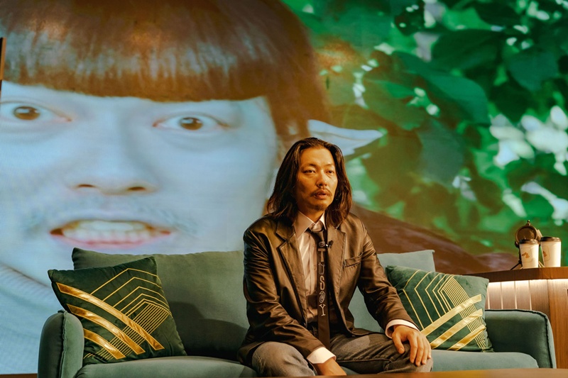 이기혁 감독의 캐릭터의 출발을 떠올렸다. 사진은 이동휘를 연기한 이동휘. / 런온컴퍼니, 바이포엠스튜디오