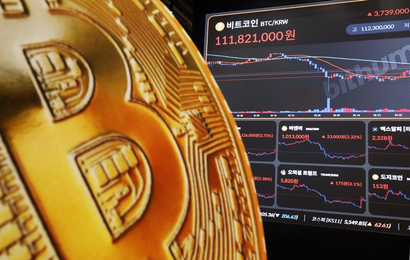 가상자산거래소 지분 규제를 둘러싼 입법 논의가 본격화된 가운데, 국회에서 18일 열린 ‘스타트업 경영권 보호 및 합리적 규제 체계 모색 간담회’에서 참석자들이 규제 방향을 두고 의견을 논의했다. / 뉴시스