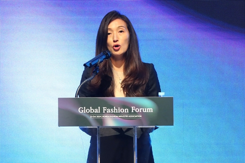 영원무역그룹 오너일가 2세 성래은 부회장이 지난해에도 영원무역홀딩스와 영원무역으로부터 총 121억6,300만원에 달하는 거액의 보수를 수령한 것으로 나타났다. / 뉴시스