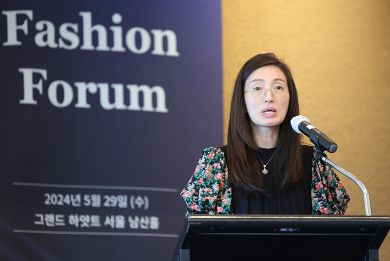 성래은 영원무역그룹 부회장의 보수가 폭증하기 시작한 건 증여세 부담이 발생한 시점과 일치한다. / 뉴시스