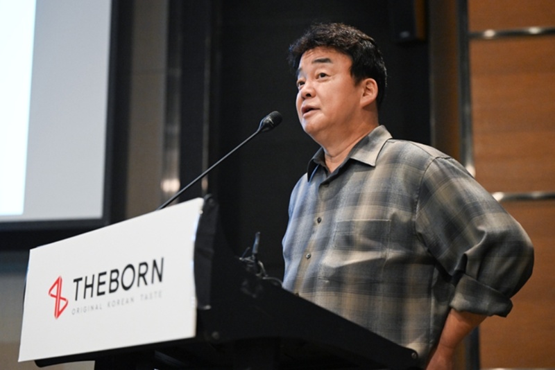 더본코리아가 지난해 적자 실적을 기록했다. 이러한 가운데 백종원 대표는 8억원 이상을 급여로 수령했고, 배당금으로는 35억원을 받을 예정이다. / 뉴시스